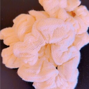 Cream Scrunchie Set